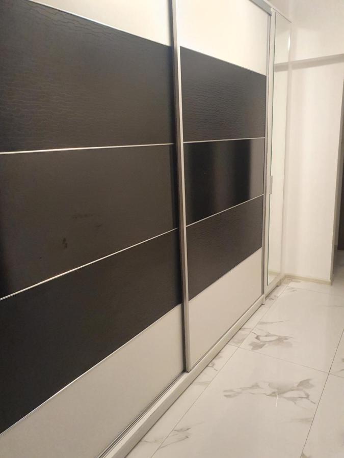 Apartament Lux ブカレスト エクステリア 写真